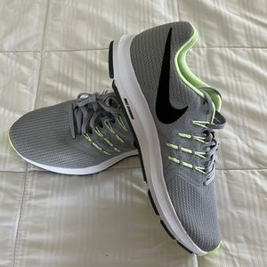 NWOT Nike Run Swift